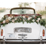 La décoration florale d'une voiture de mariés par eclosionflorale.com